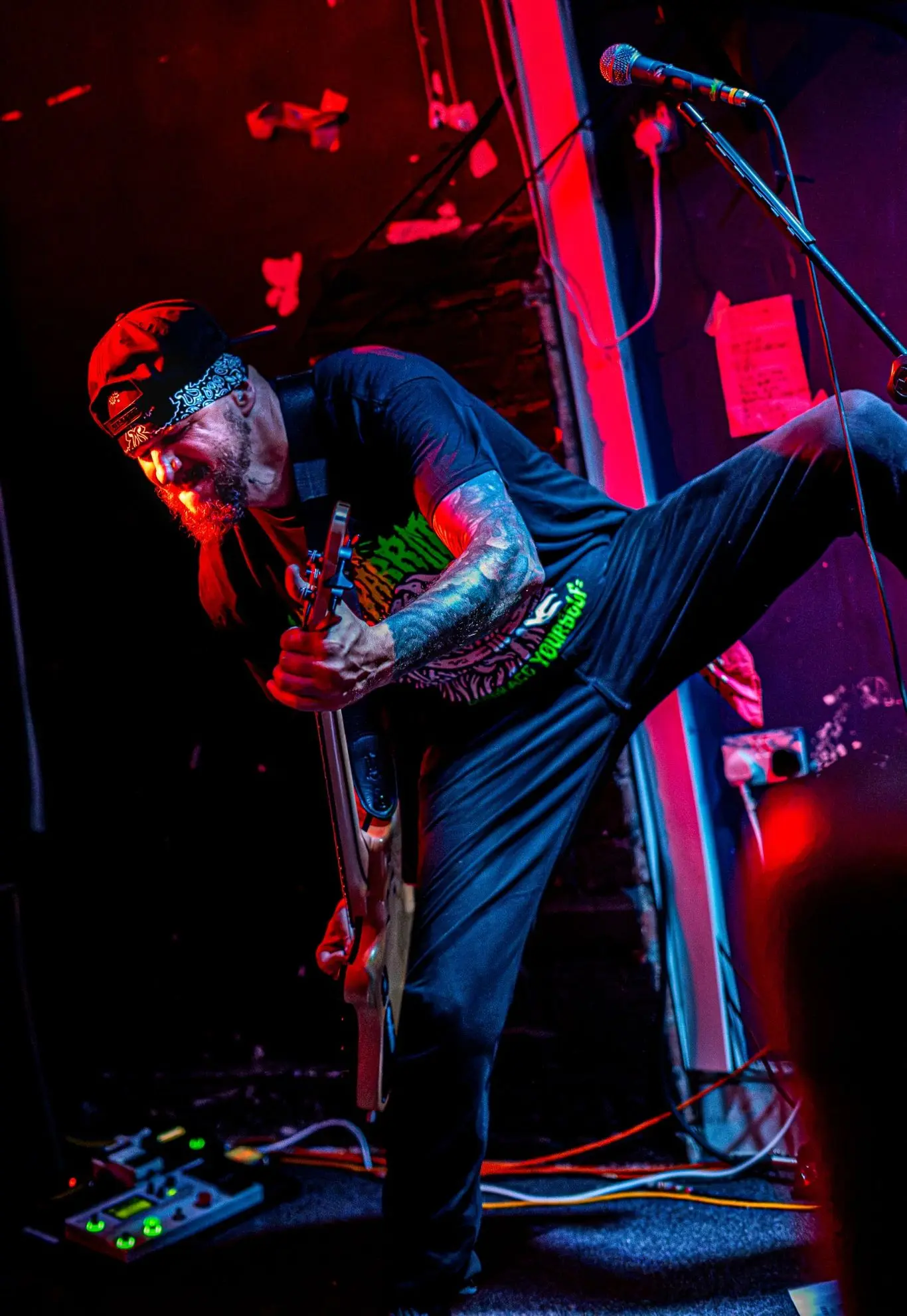 King Parrot performing live at The Victoria Inn, Derby (photo 14 of 46)